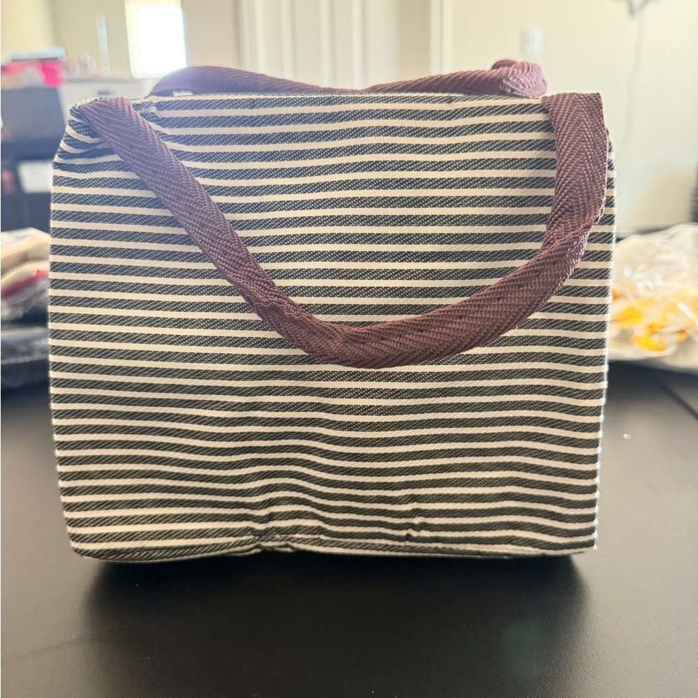 Brown and white‎ striped lunch box
